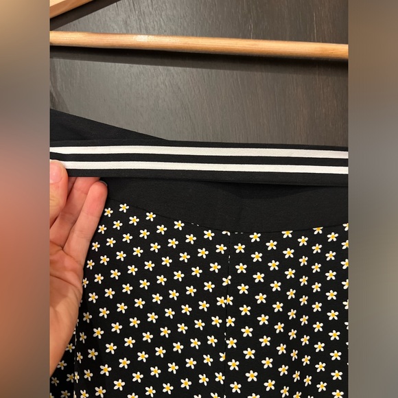 NWOT- Ted Baker - size 1- Wide Leg Pants Trousers - Dandelion Floral on Black - Picture 5 of 7